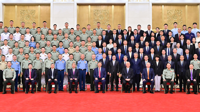 习近平亲切接见中国人民抗日战争暨世界反法西斯战争胜利80周年纪念活动筹办工作各方面代表